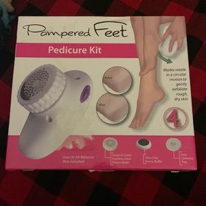 Pampered feet (pedicure kit )